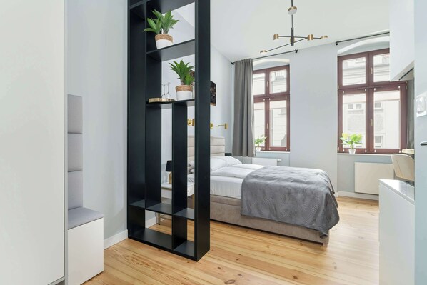 Desk, iron/ironing board, WiFi, bed sheets