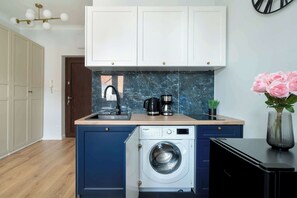 Fridge, stovetop, coffee/tea maker, cookware/dishes/utensils