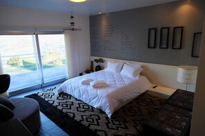 3 bedrooms, iron/ironing board, bed sheets
