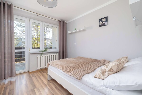 2 habitaciones, tabla de planchar con plancha, cuna de viaje y wifi 