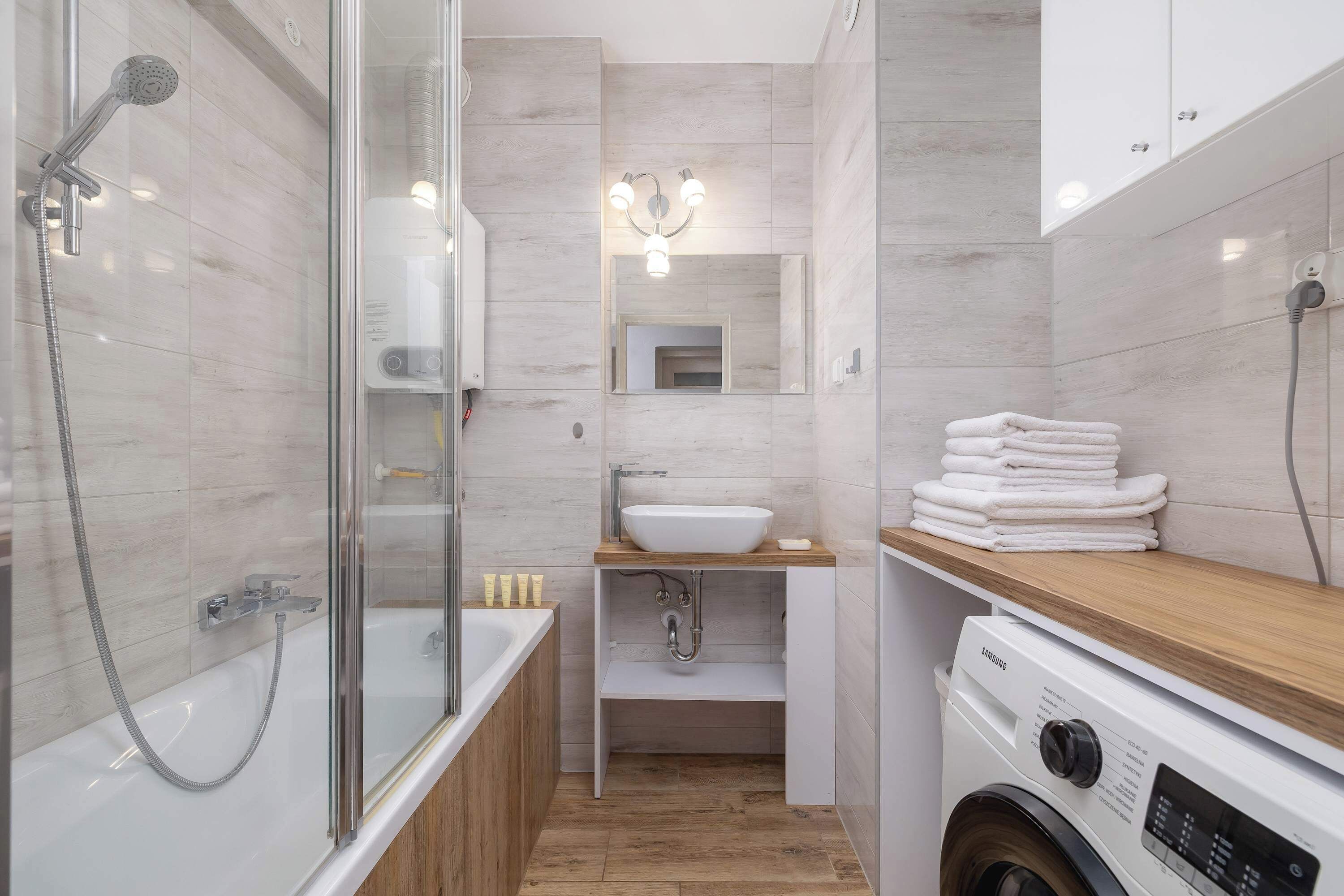 Shower, hair dryer, towels, shampoo