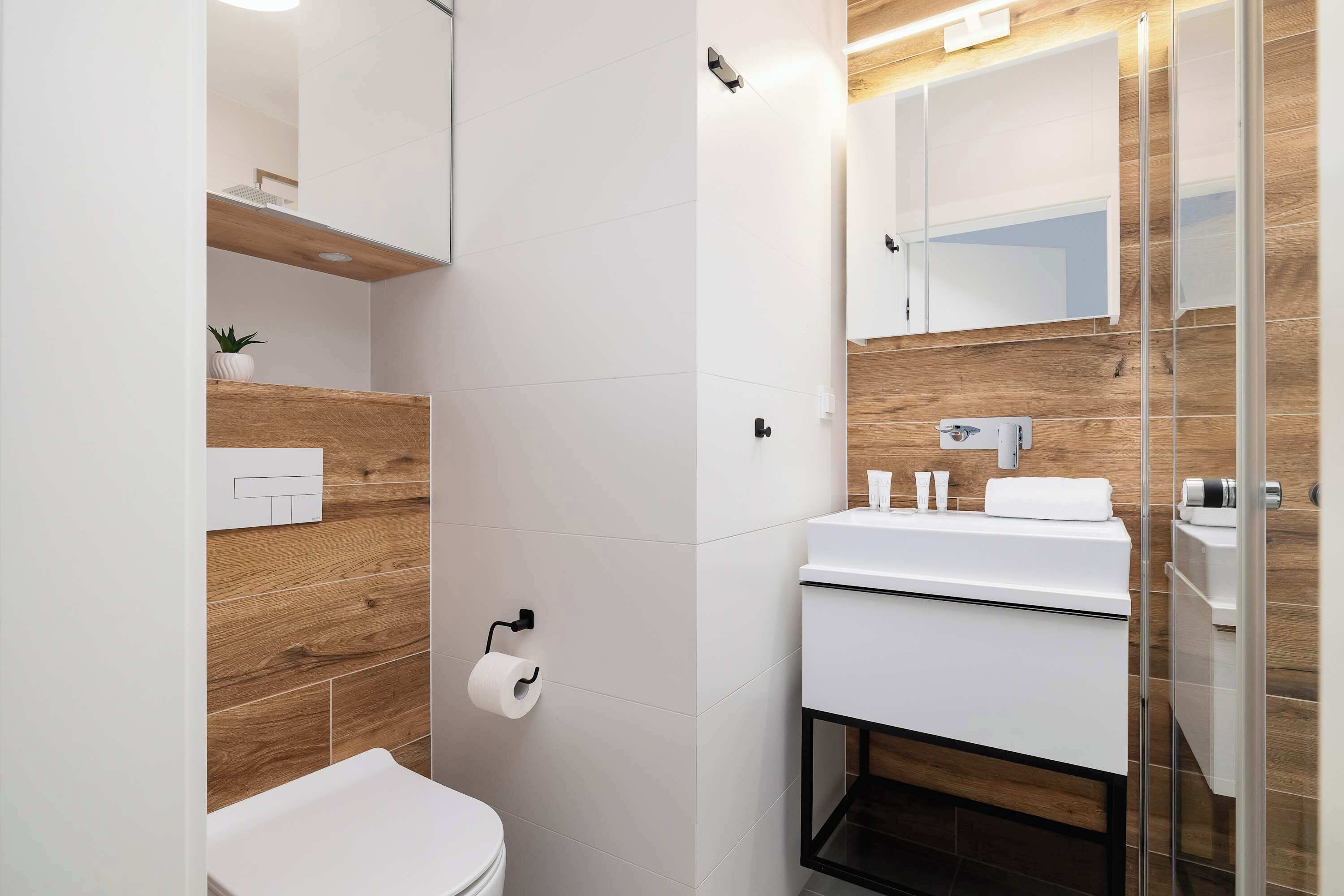 Shower, hair dryer, towels, shampoo