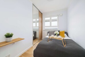 1 slaapkamer, een strijkplank/strijkijzer, wifi, beddengoed