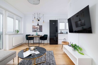 Bright Apartment | Parking | Close to Silesian Park