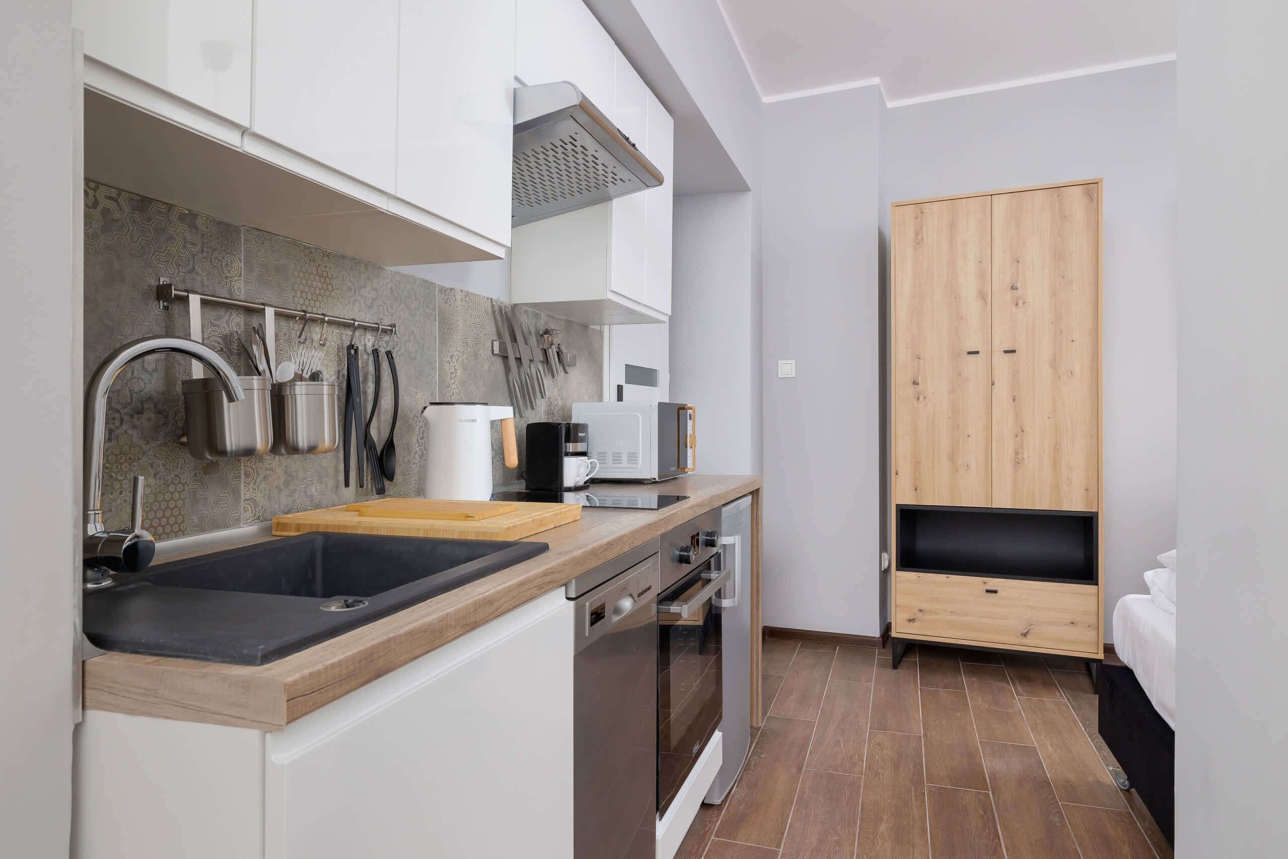 Fridge, microwave, stovetop, dishwasher