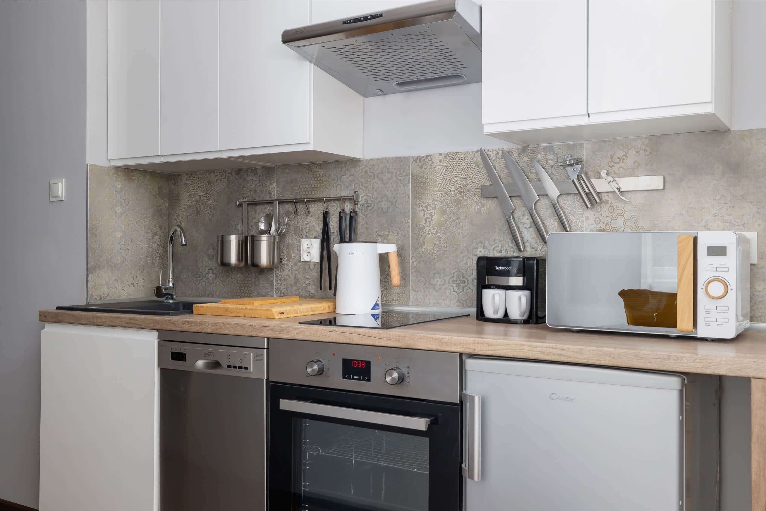 Refrigerador, microondas, parrilla de estufa y lavavajillas 