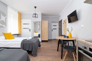 Iron/ironing board, WiFi, bed sheets