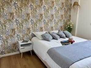 1 bedroom, bed sheets