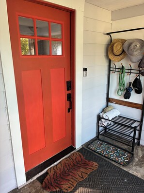 Interior - Entire Bungalow with Fenced-In Yard! Sleeps 6 & Pet-Friendly, Central Des Moines (Des Moines)