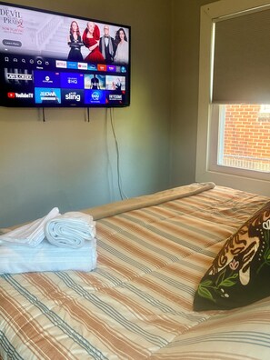 2 habitaciones, tabla de planchar con plancha, wifi y ropa de cama 