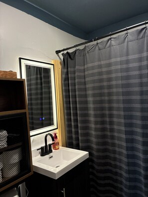 Hair dryer, bidet, towels, soap - Entire Bungalow with Fenced-In Yard! Sleeps 6 + Office Space, Central Des Moines (Des Moines)