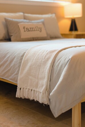 3 bedrooms, iron/ironing board, WiFi, bed sheets