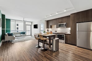 Micro-ondes, four, plaque de cuisson, lave-vaisselle