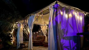 A tent with a canopy, a single chair, and string lights. - Amazing private room for 3 to 200 meters from Tayrona Park (Santa Marta)