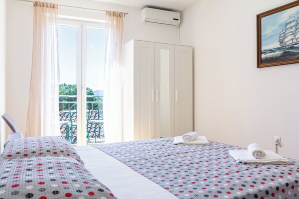 3 bedrooms, iron/ironing board, free WiFi, bed sheets