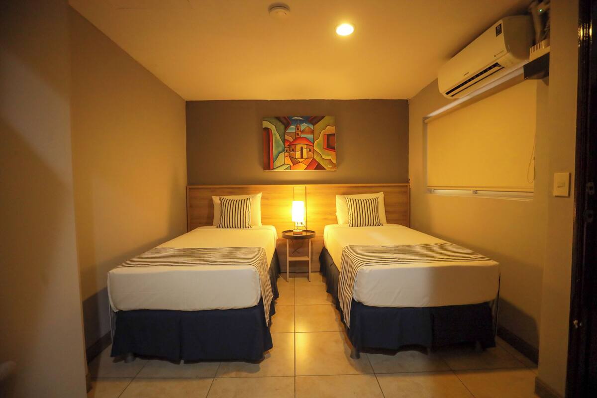 Deluxe Twin Room | Laptop workspace, iron/ironing board, free WiFi