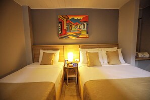 Family Room | Laptop workspace, iron/ironing board, free WiFi - Los Altos Express (Managua)