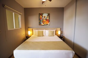 Junior Room | Laptop workspace, iron/ironing board, free WiFi - Los Altos Express (Managua)