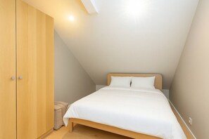 2 slaapkamers, een strijkplank/strijkijzer, wifi, beddengoed