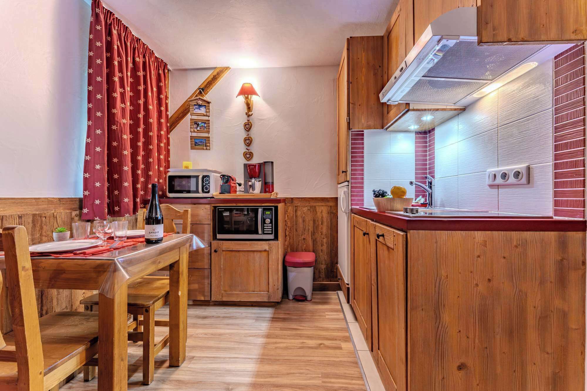 Micro-ondes, four, plaque de cuisson, lave-vaisselle