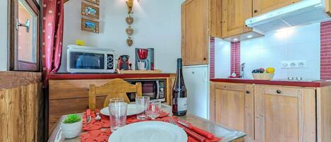 Mikrowelle, Ofen, Herdplatte, Geschirrspüler