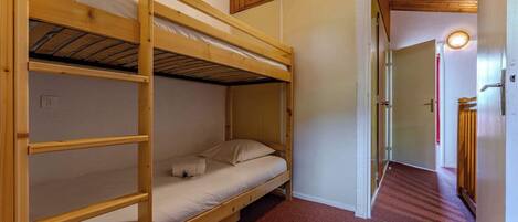 3 bedrooms, WiFi, bed sheets