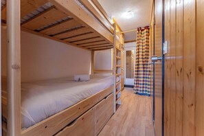 1 bedroom, WiFi, bed sheets