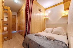 2 bedrooms, WiFi, bed sheets