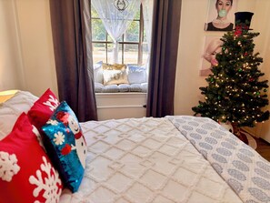 5 bedrooms, desk, iron/ironing board, free WiFi