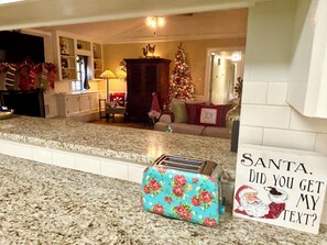 Lobby - Beautiful country home escape for a Country Christmas in Bellville, TX (Bellville)