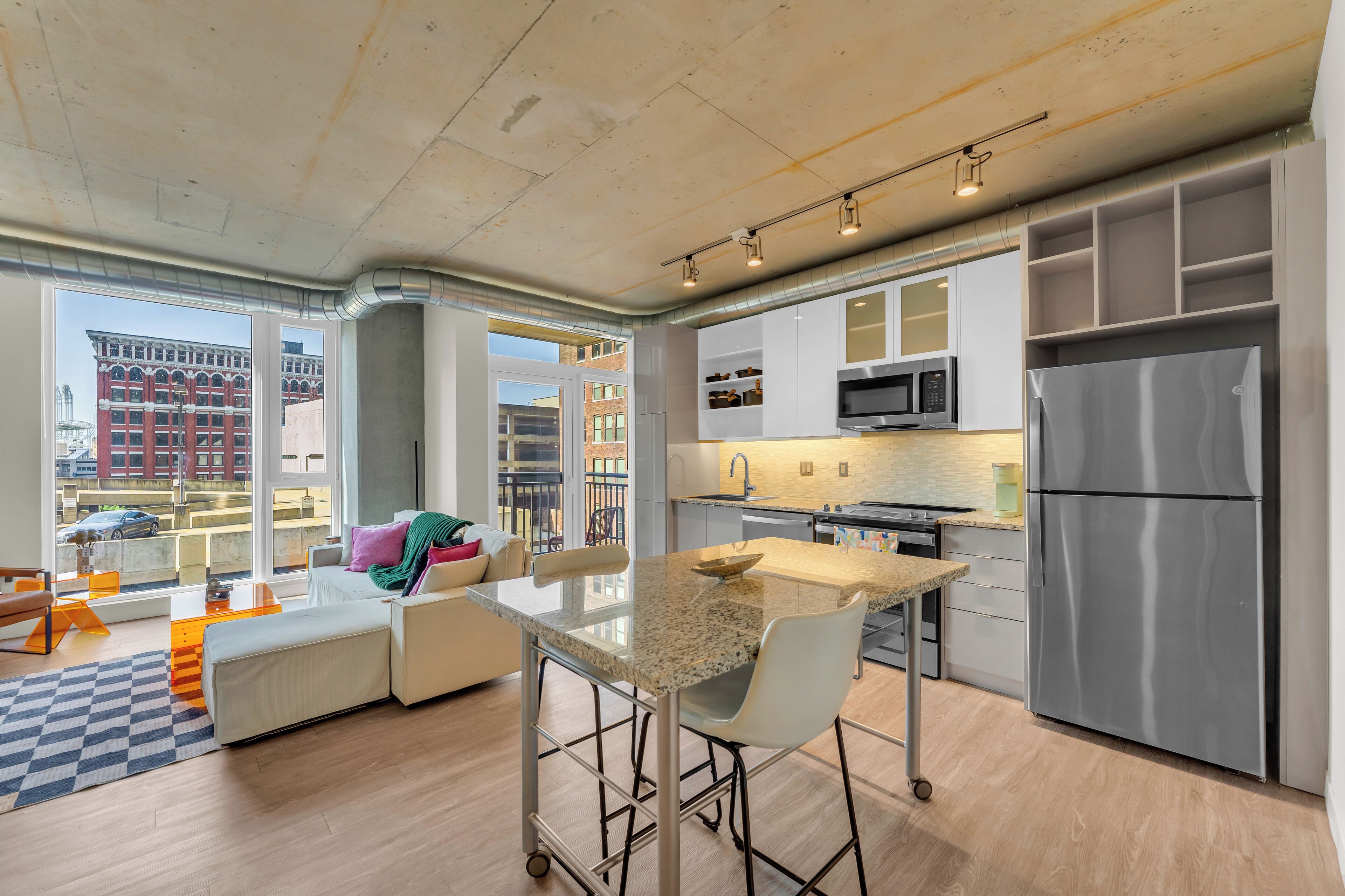 Mikroaaltouuni, uuni, liesi, astianpesukone