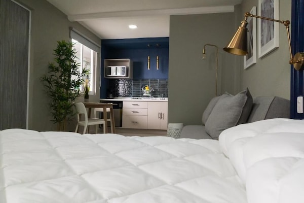 Basic Apartment | Free WiFi, bed sheets