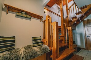 Chalet, balcon, vue montagne | Coin séjour