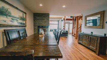 Chalet, balkon, pemandangan gunung | Area keluarga | TV layar datar