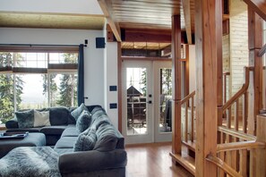 Chalet, Balcony, Mountain View | Living area