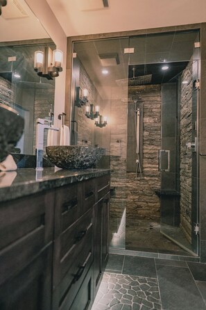 Chalet, Balkon, Bergblick | Badezimmer