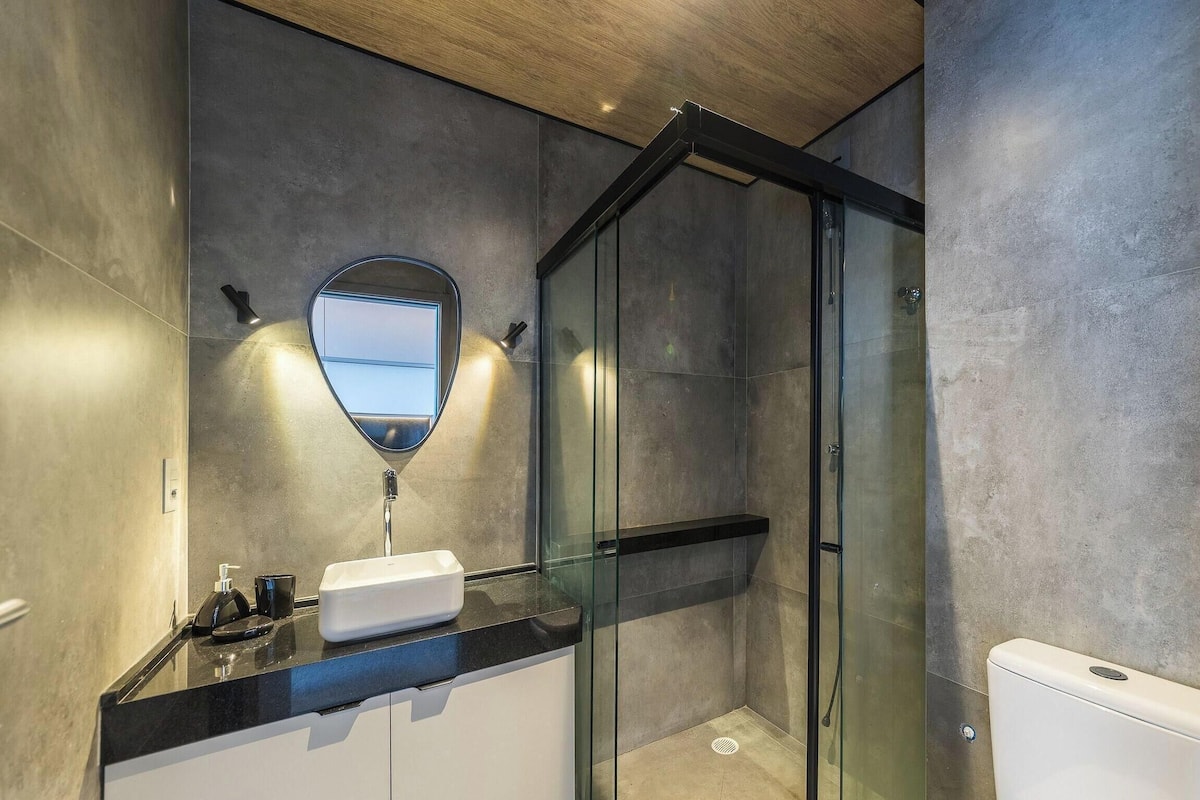 Basic Apartment | Bathroom | Shower