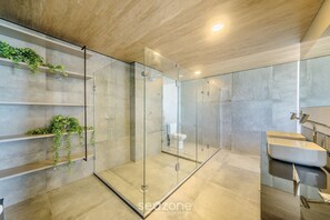 Căn hộ cơ bản | Phòng tắm | Buồng tắm vòi sen 