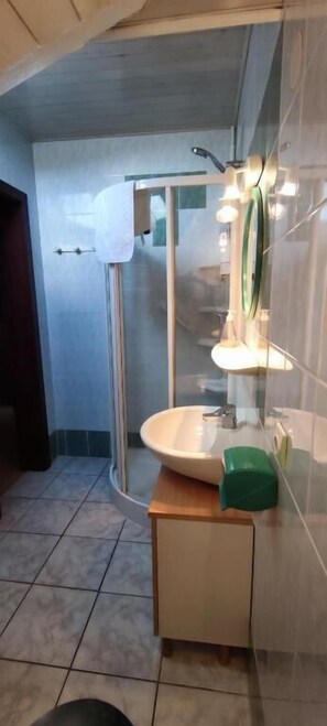 Double Room, 1 Double Bed, City View | Bathroom - Chambres d'hotes de la Tulipe (Mittelbergheim)