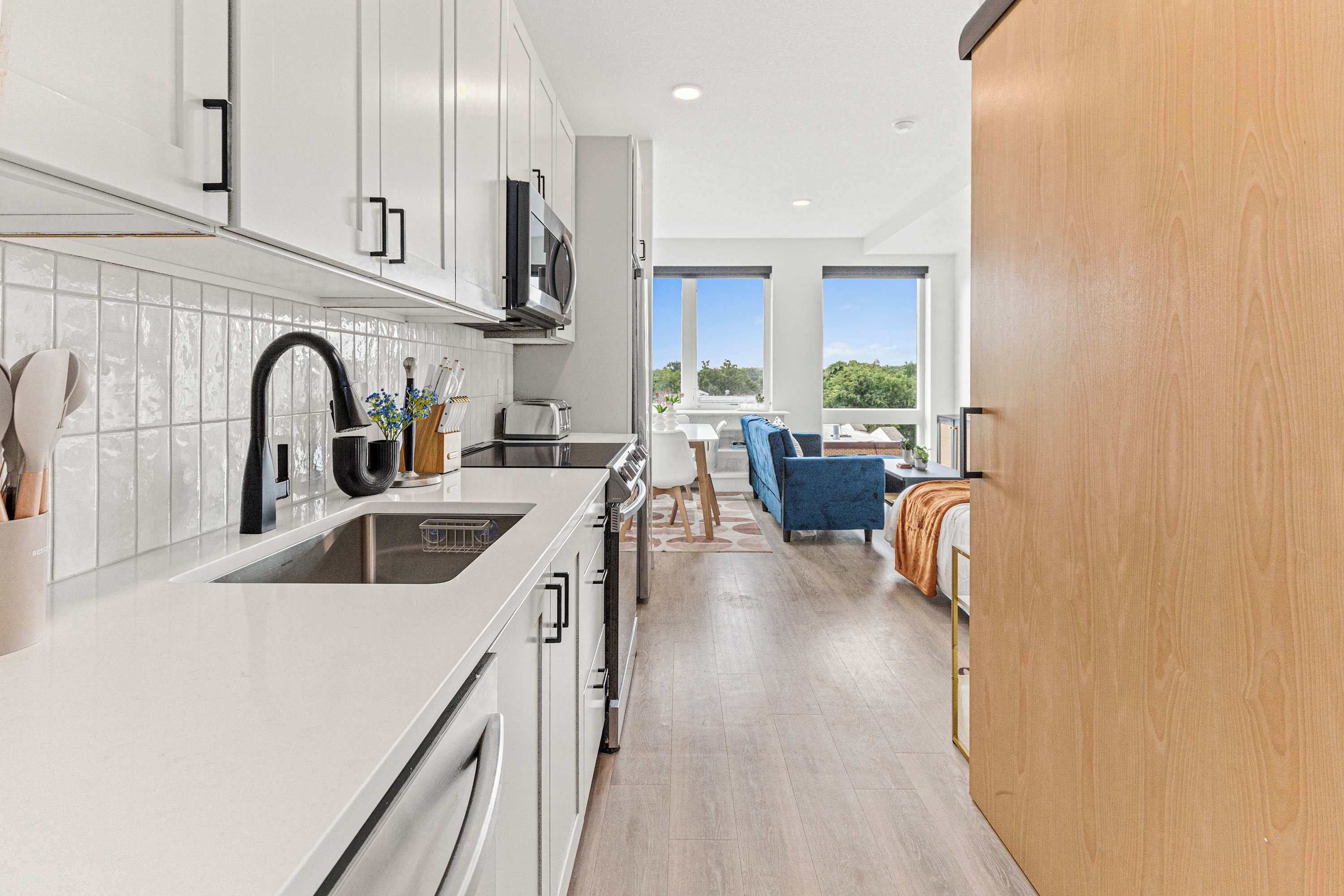 Fridge, microwave, stovetop, dishwasher