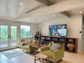 Smart TV - Centrally Located Bright Family Home with Peaceful Natural Views and Central A/C (Burlington)