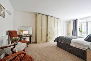 4 chambres, fer et planche à repasser, Wi-Fi, draps fournis
