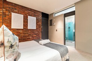 1 bedroom, in-room safe, iron/ironing board, internet