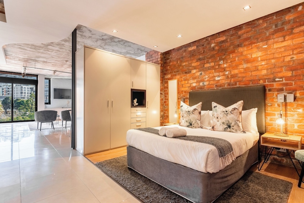 10 Industrial Chic Dream Apartment Ideas - Decor & DIY Delights - Industrial Chic Apartment