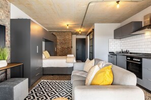 Iron/ironing board, Internet, bed sheets