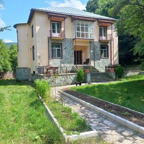 Mặt tiền nơi lưu trú