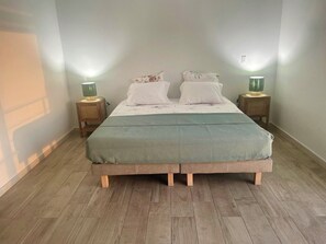 2 bedrooms, iron/ironing board, free WiFi, bed sheets - Charming 2-bedroom apartment for 6 people, with AC, WiFi in  Sint Maarten (Sint Maarten)