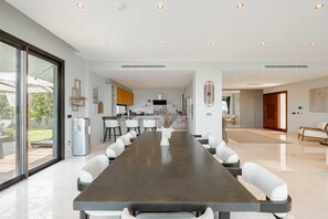 Villa, 5 habitaciones, con acceso para personas discapacitadas, para fumadores | Comedor