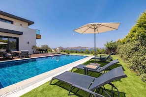 Villa, 5 habitaciones, con acceso para personas discapacitadas, para fumadores | Alberca | Alberca al aire libre 