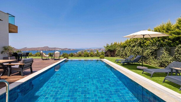 Outdoor pool - Stunning 5-bedroom Villa With Panoramic View of Yalikavak Marina (Bodrum)